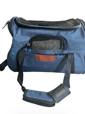 Pet carrier with waterproof mat